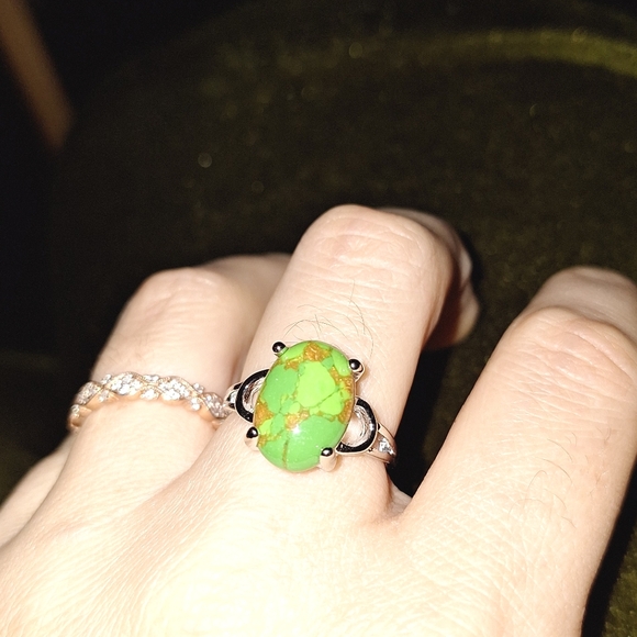 Jewelry - Green/brown stone ring women's size 9
